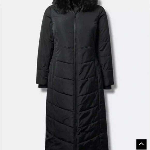 torrid Jackets & Blazers - Maxi Coat Torrid Black Puff with Faux Fur Trim - size 3X